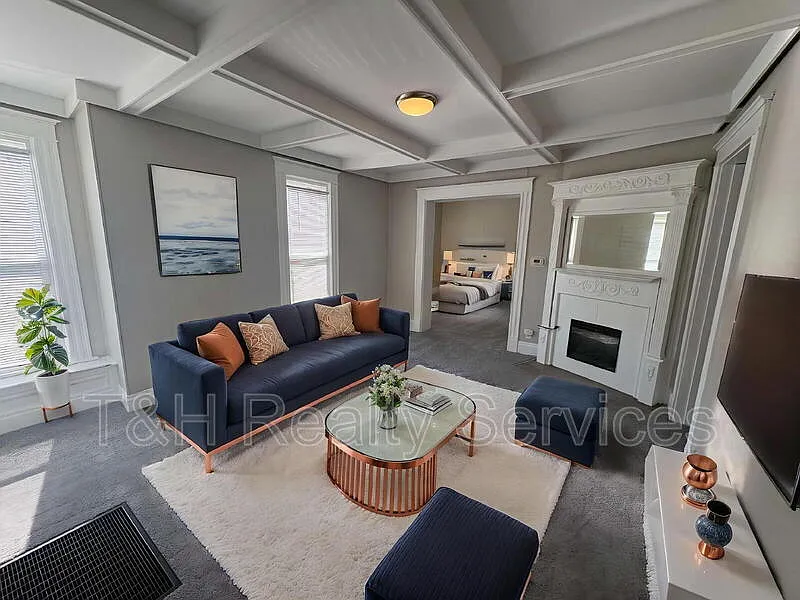 3 bed, 1.5 bath, $1,300 — Photo 3