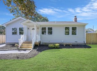 17 Huron St, Port Jefferson Station, NY 11776