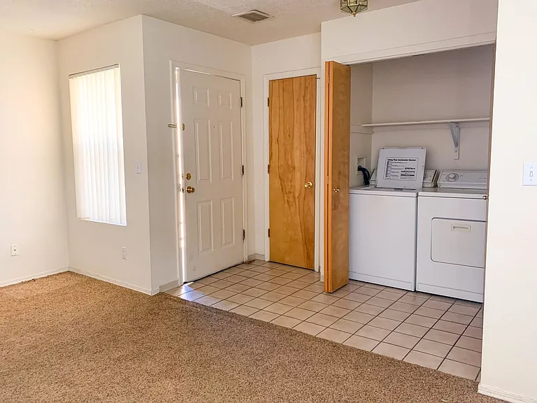 924 Valencia Dr SE — Photo 49