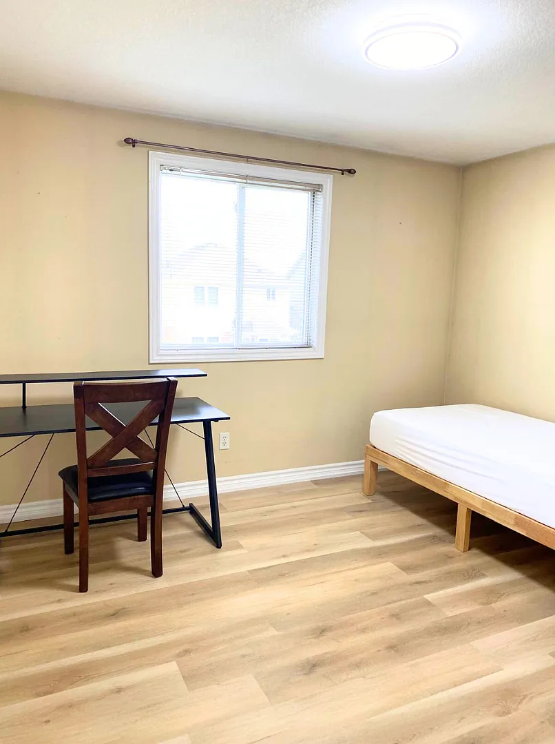 5 bed, $950 — Photo 3