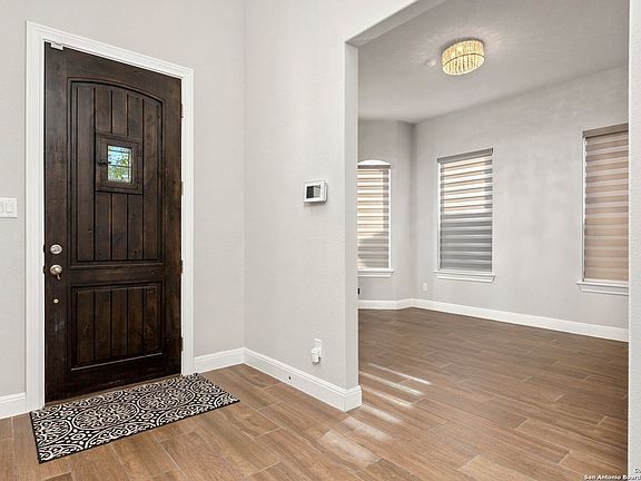 4th image of 2806 MONCAYO DR