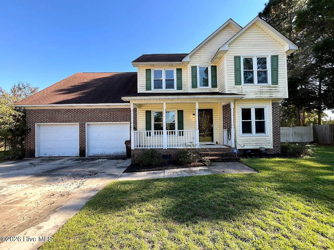 3 bed, 2.5 bath, 2201 sqft, $2,000 — Photo 1