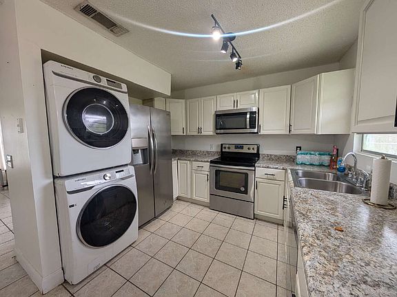 3rd image of 111 Dolphin St SE