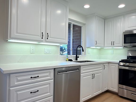 4th image of 1401 N Elm St #A