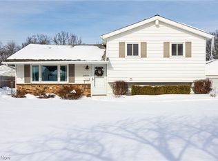 24856 Chase Dr, North Olmsted, OH 44070