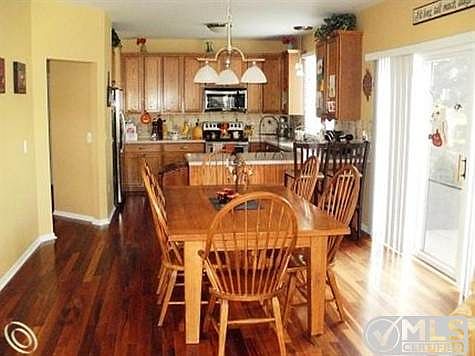 22386 Peltier dining - kitchen #