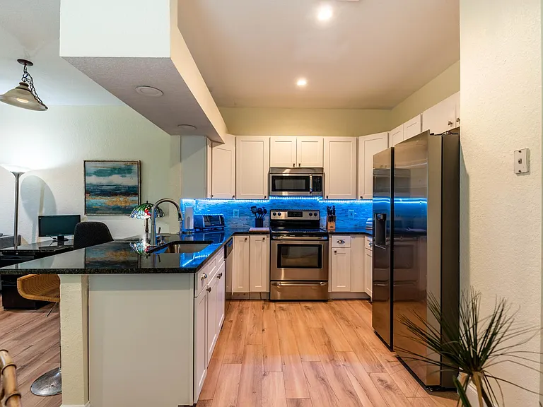 1901 Westminster Cir #6 — Photo 16