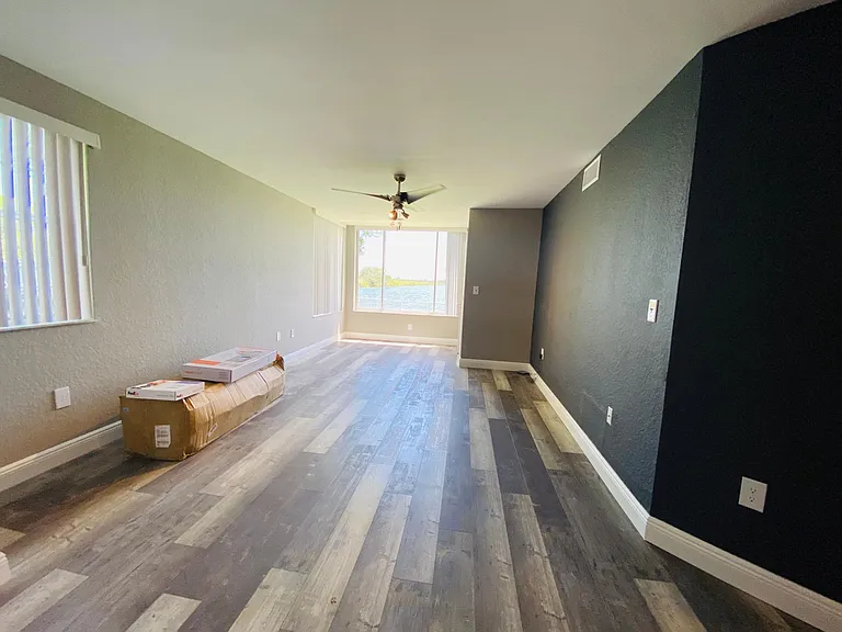 2831 N Oakland Forest Dr — Photo 15