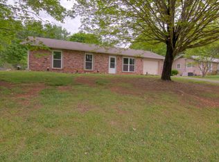 8305 Broken Arrow Dr, Knoxville, TN 37923