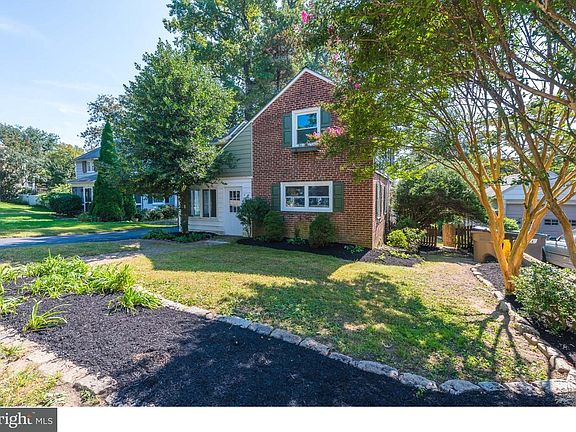 2nd image of 2 Crestwood Pl