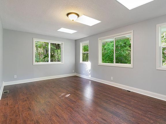 3rd image of 4044 Sunshine Dr