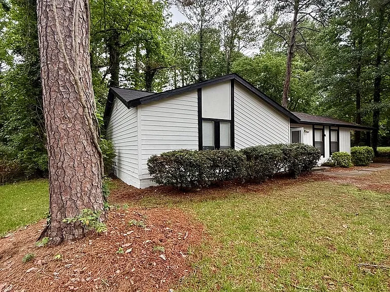 655 Post Oak Rd — Photo 2