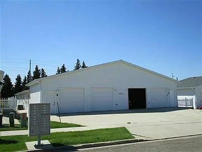 E Colorado Dr — Photo 2