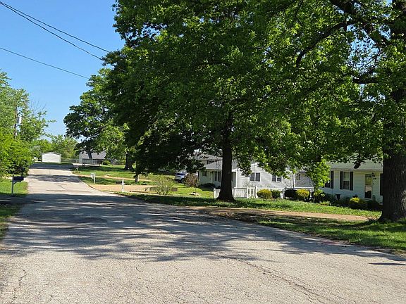 4th image of 2124 Meadow Dr
