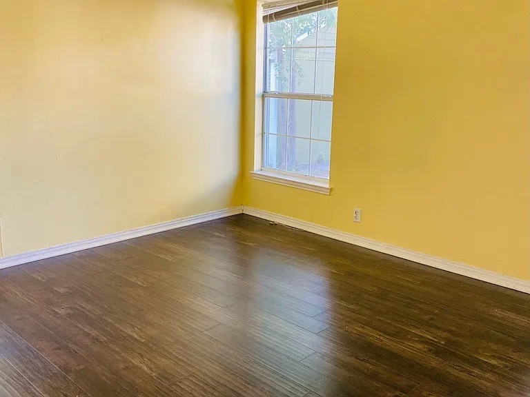 718 Crescent St — Photo 10