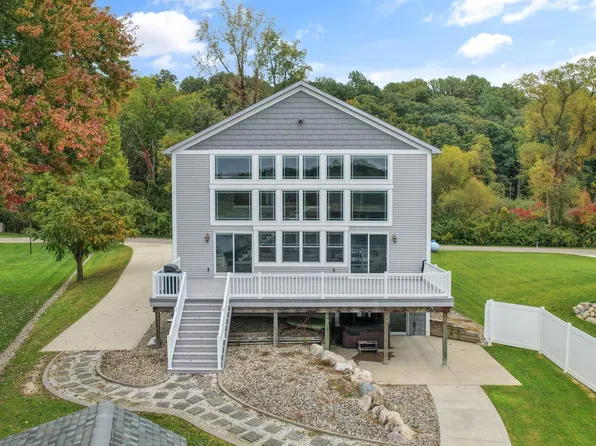 69120 N Terrace Dr, White Pigeon, MI 49099