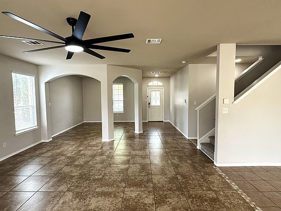 5th image of 2303 Scott Dr