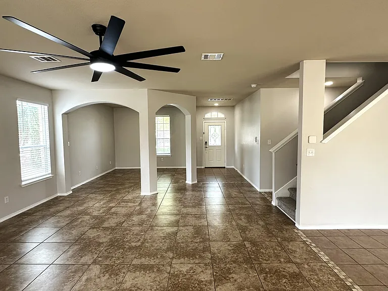 2303 Scott Dr — Photo 5