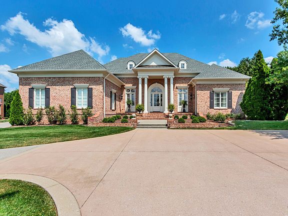 3rd image of 812 Legends Glen Ct