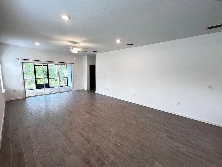 23 Lake Sinclair St — Photo 10