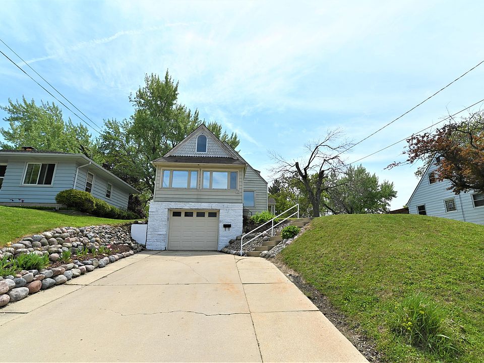 1st image of 3027 E Waterford Ave