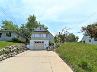 3027 E Waterford Ave, Saint Francis, WI 53235