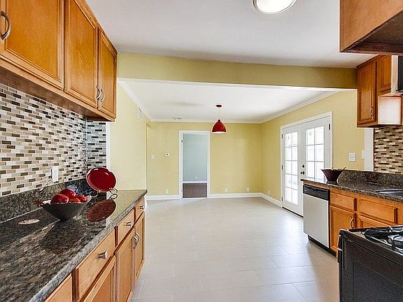 3rd image of 1202 W 223rd St