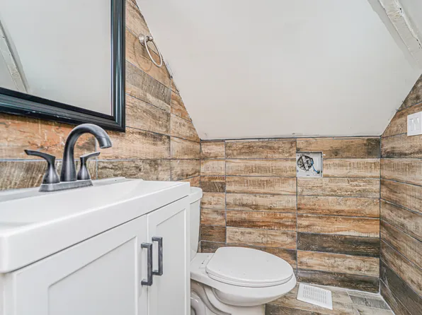 617 East 52nd Street image 22 of 22