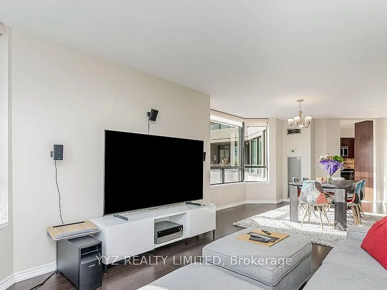 7440 Bathurst St #807 — Photo 9