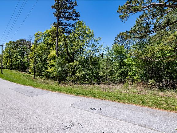 4th image of 72 Village Rd