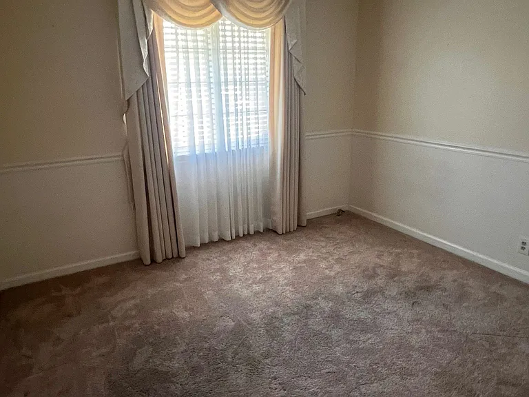 2488 Shilshone Cir — Photo 16