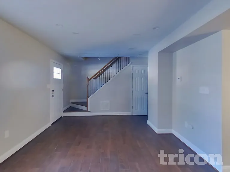 1202 Addison Ct — Photo 4