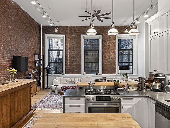 2nd image of 74 Reade St APT 2ER