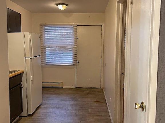 4th image of 748 E 5th Ct #D