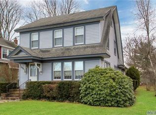 54 Vernon St, Patchogue, NY 11772