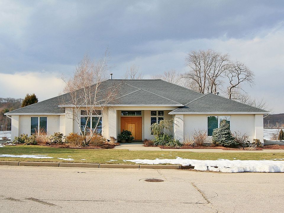 1st image of 36 Riverview Dr