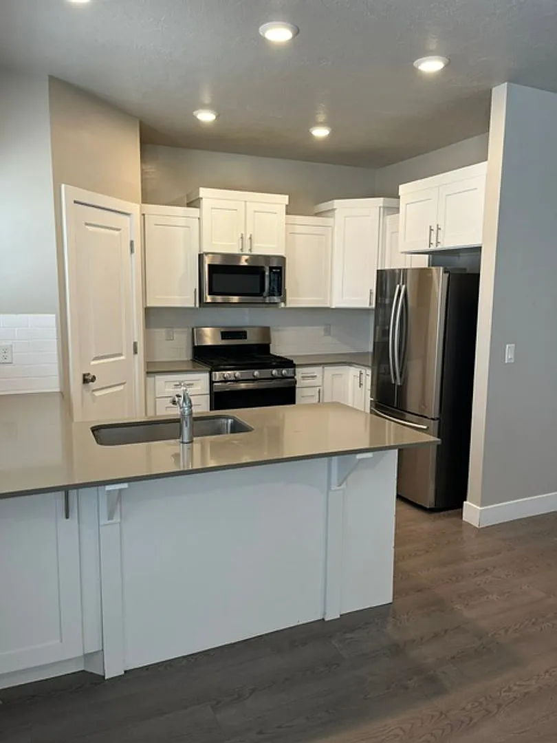3 Bedroom 2.5 Home on The North End of Cedar City — Photo 2