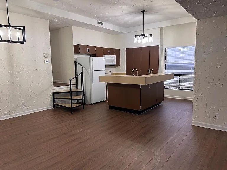 5916 Lago Vista Way #B-10 — Photo 5