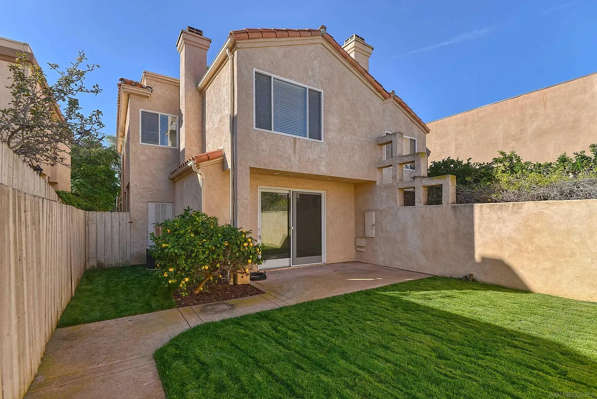 Building Photo - 7463 Draper Ave