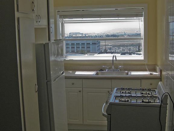 5th image of 3229 Columbia St