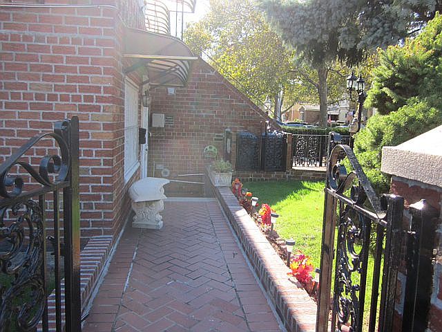 2nd image of 169 Bay 8 St