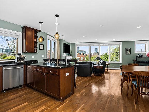 4th image of 1500 W Grand Ave APT 3E