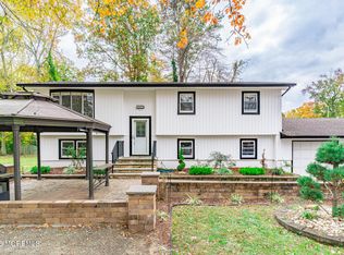 160 Pension Rd, Manalapan, NJ 07726