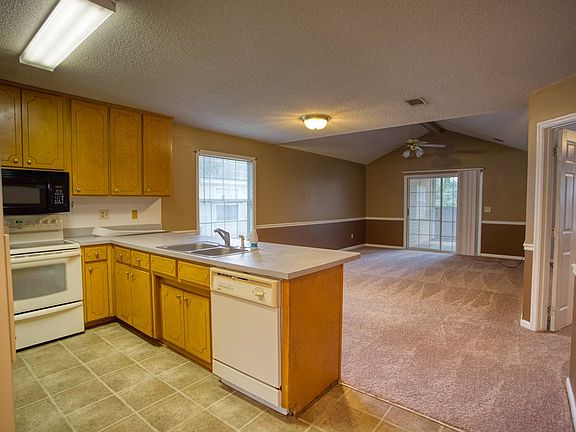 4th image of 2762 Tyndall Dr