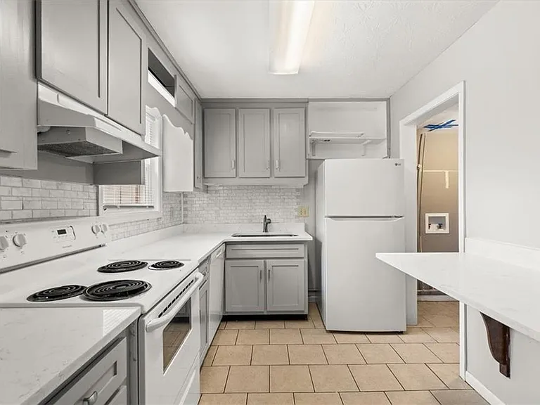 360 Winding River Dr #C — Photo 5