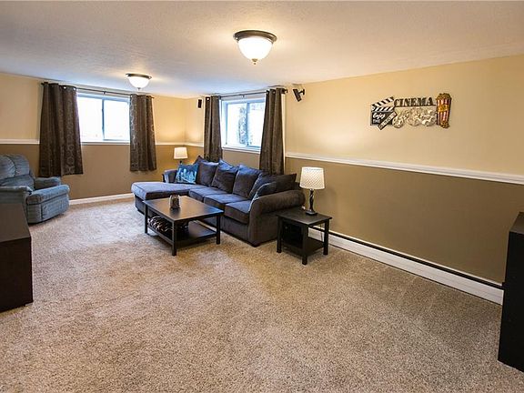 4th image of 5496 Berkshire Dr