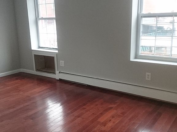 5th image of 2221 Cincinnatus Ave
