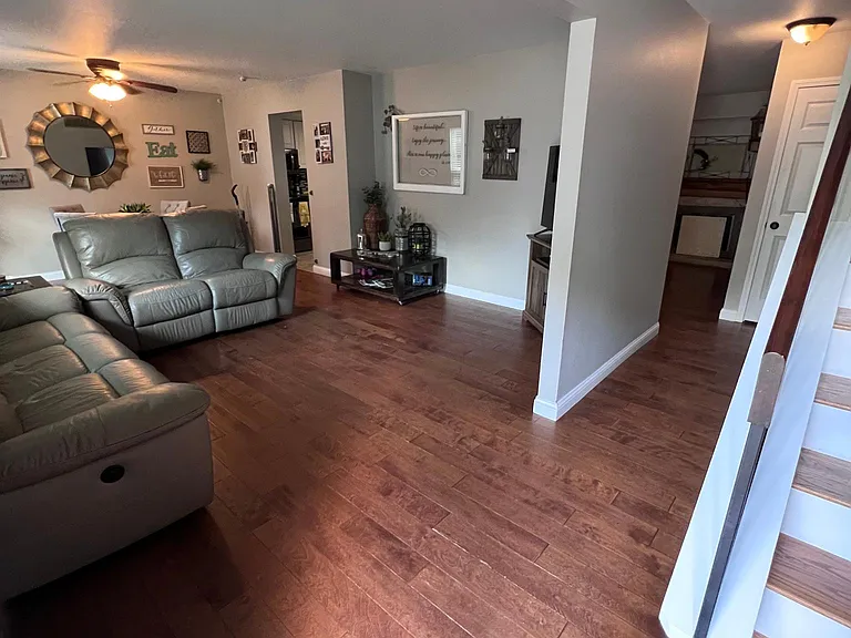 233 Walden Ct — Photo 2