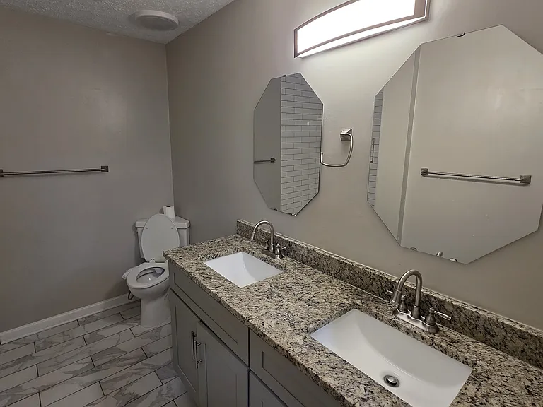325 Winding River Dr #E — Photo 4