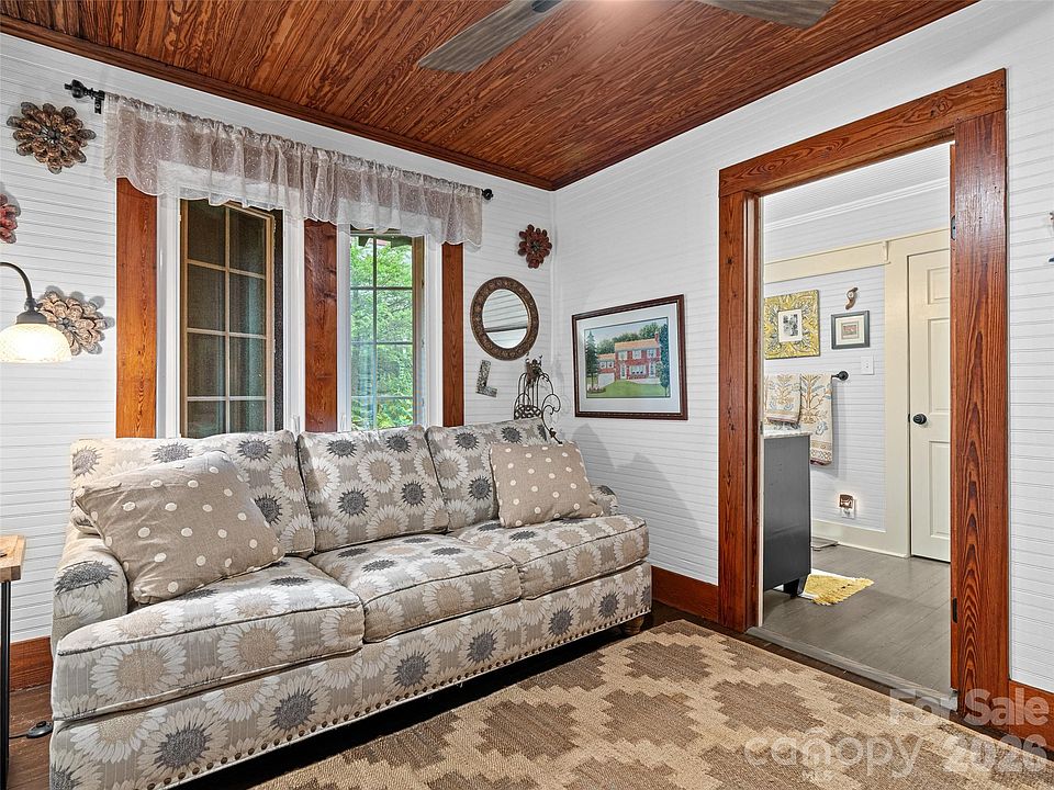 25th image of 85 Chestnut Hill Rd